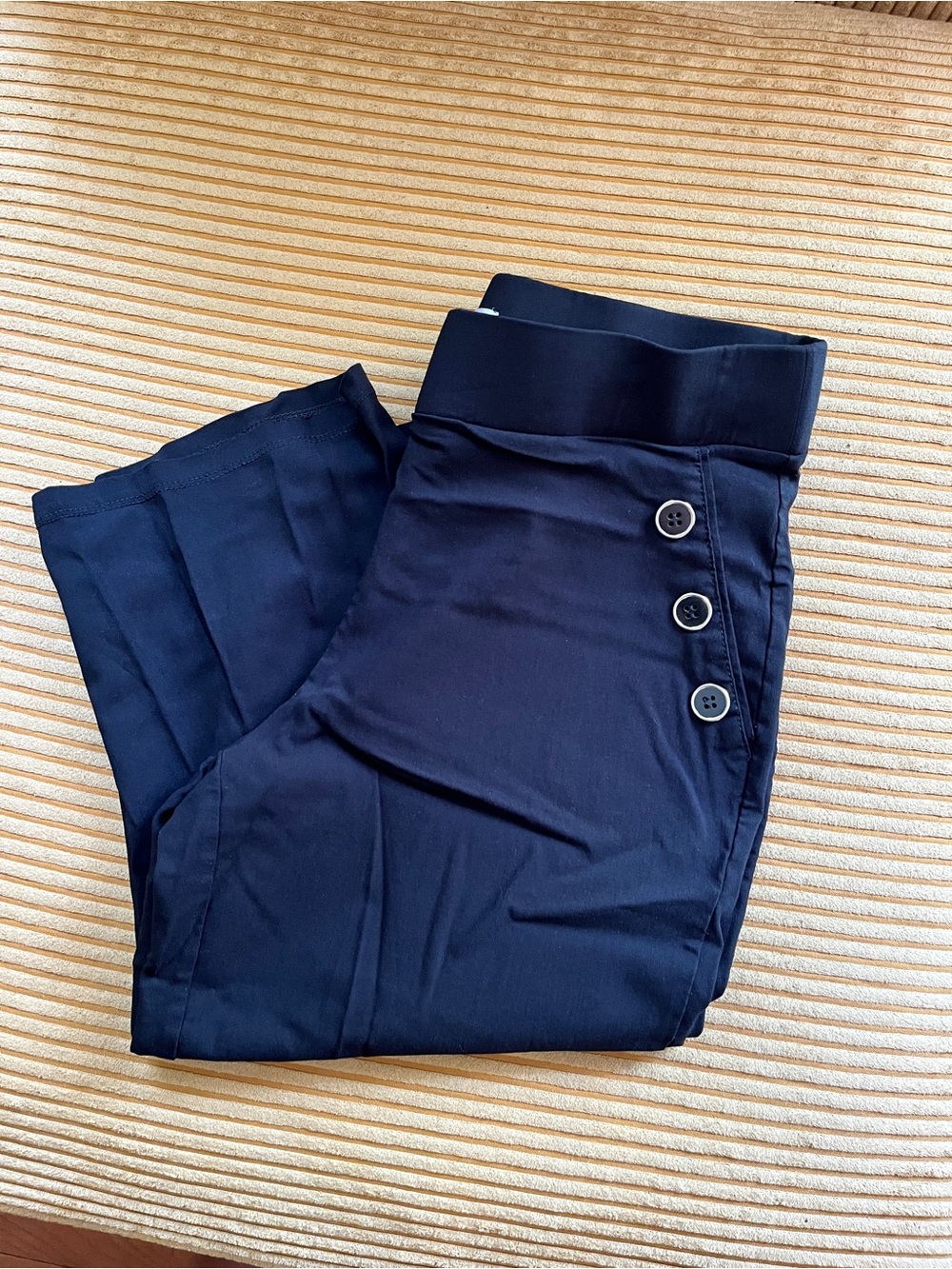 89th & Madison Black Pull-On Button Pocket capris